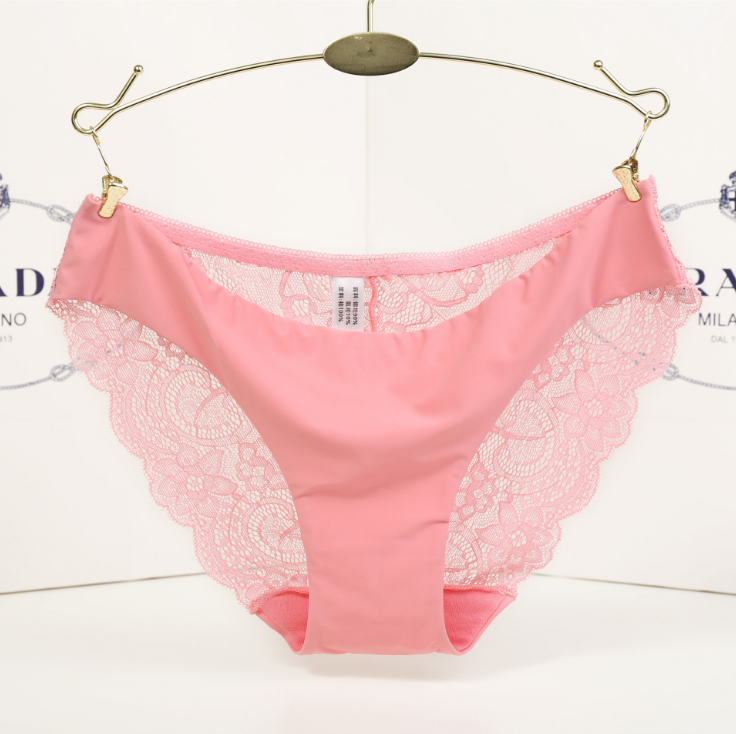 Low rise lace panties