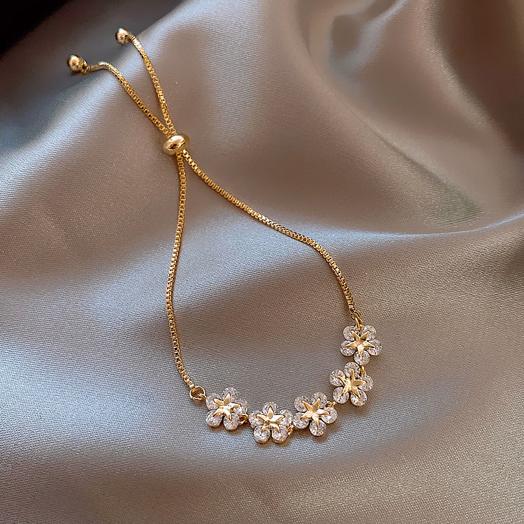 Zircon flower bracelet