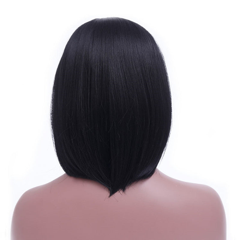 Mid-point black bob wig