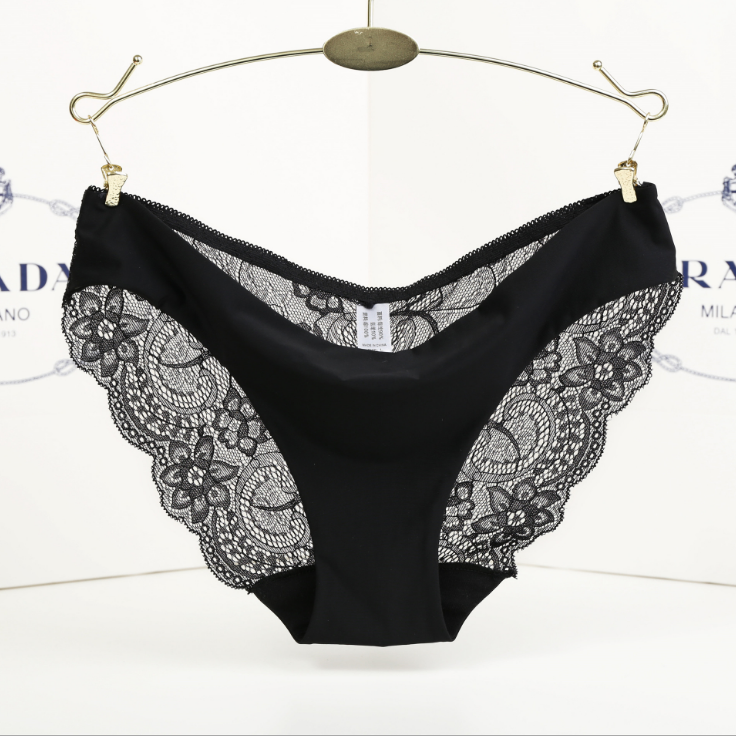 Low rise lace panties