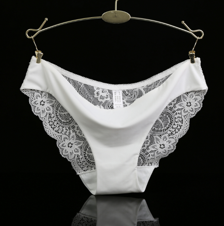Low rise lace panties