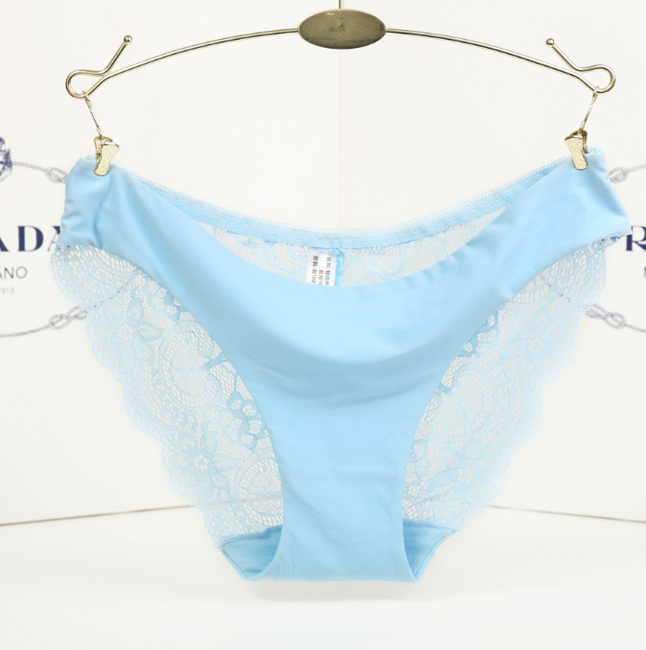 Low rise lace panties