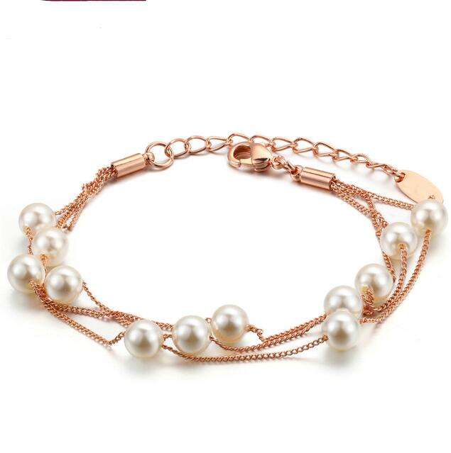The imitation pearl bracelet